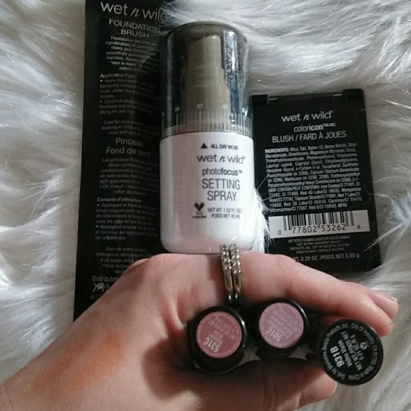 Wet and wild makeup bundle - Picture 2 of 3